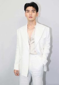 ไมค์ ชินรัฐ ขาว