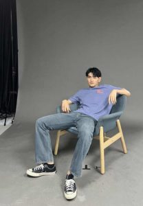 ไมค์ ชินรัฐ นั่ง