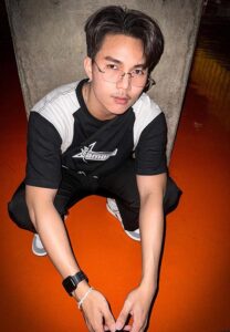 ตาแมน-ชุดดำ