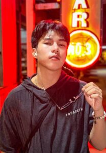 ตาแมน-เสื้อดำ