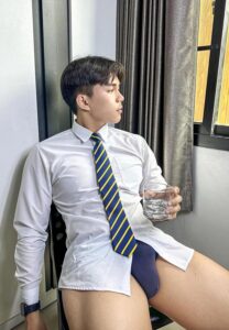 ตาแมน-ใส่สูท