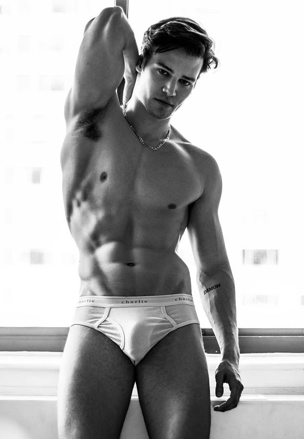 Ian Bradley หนุ่มหล่อต่างชาติ เป้าฟิตทะลุคอ