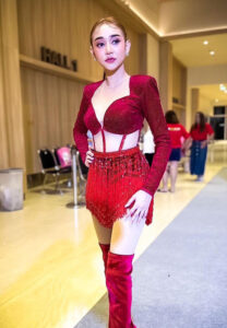 นุ่น ดำดง