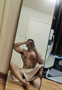 Billboy-Kub-นั่ง