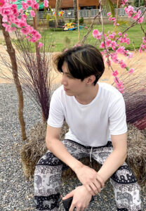 ปก-นภพล-วีระกุล-หันข้าง