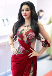 ลิลลี่เหงียน Lilly Nalilly