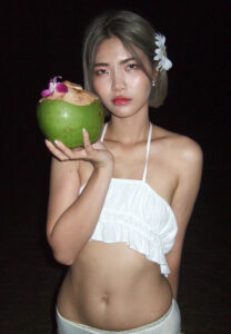 Chanel-Chidchaya-มะพร้าว