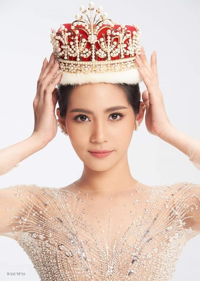 ลุคชุดราตรีสุดหรู อวดความงดงามระดับสากล สง่างามสะกดตา