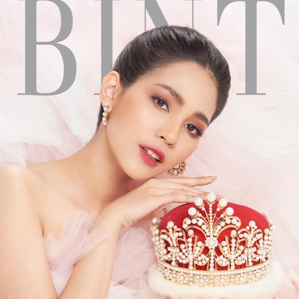 ภาพถ่ายพอร์ตเทรตสวยสง่า สวมมงกุฎเกียรติยศระดับนานาชาติ
