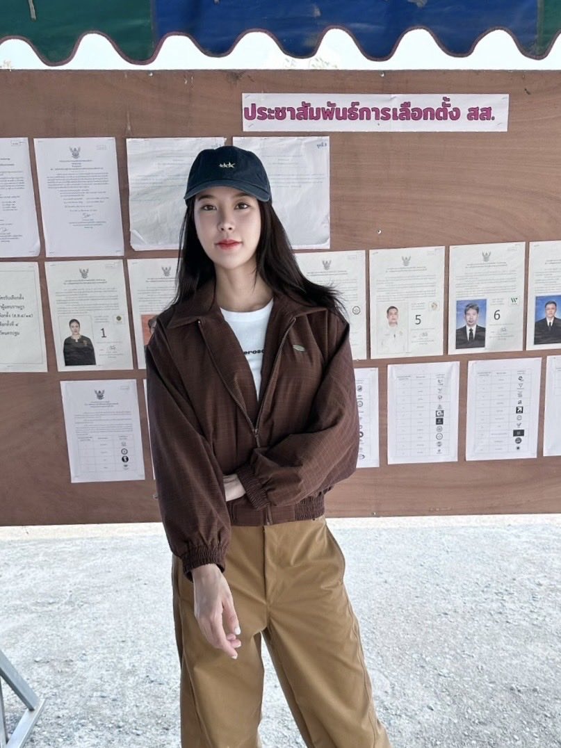 ปุยนุ่น วรางค์ศิริ ในลุคแคชชวลสุดเท่ สดใสมีสไตล์