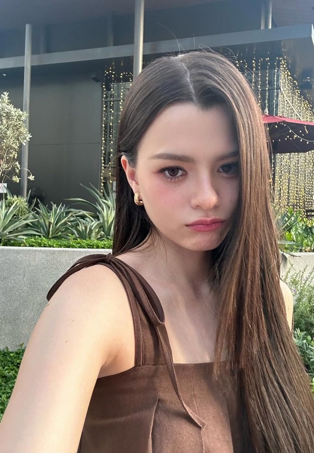 น้องเบคกี้ ลุคสบายๆ แก้มชมพูระเรื่อเป็นธรรมชาติ ออร่าสดใสครองใจแฟนคลับ