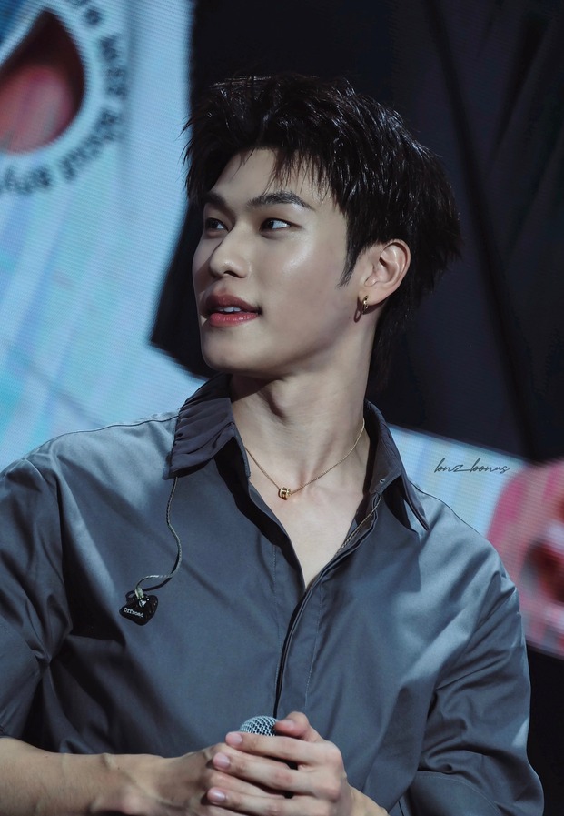 เจ้าตัว ในลุคสุภาพบุรุษอบอุ่น